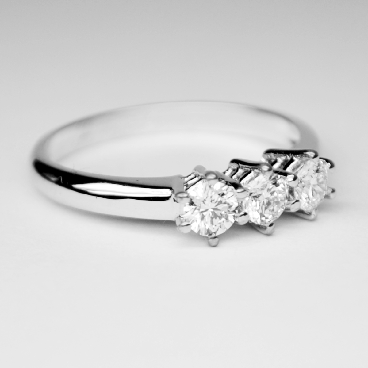 Anello Trilogy Diamanti 0,60 carati F-VVS1