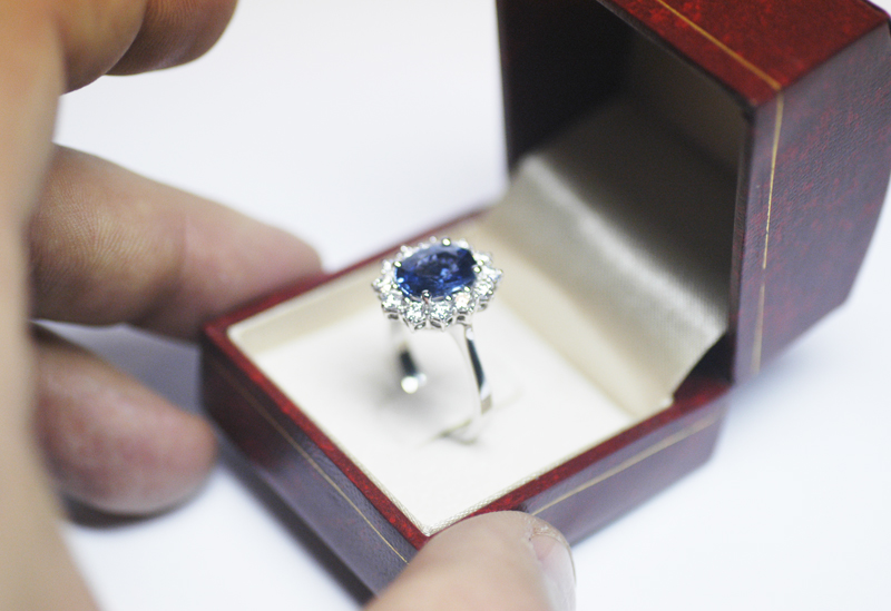 Anello con Zaffiro Naturale di 5 carati-6