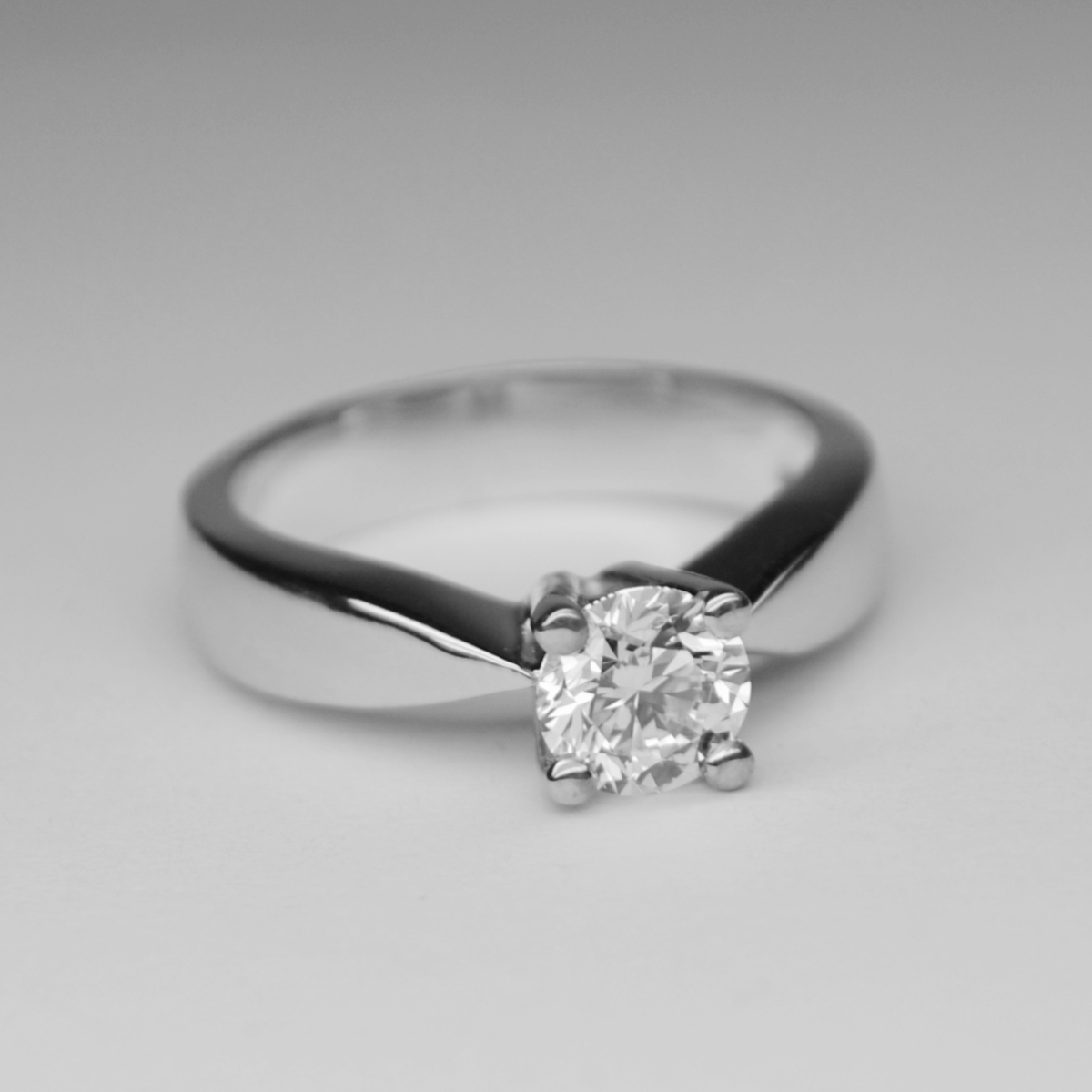 Solitario con Diamante 0,45 carati colore G purezza VVS1