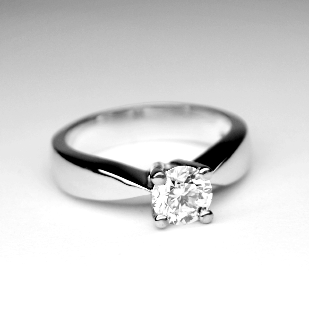 Anello Solitario 0.40 carati colore E purezza VS2 GIA