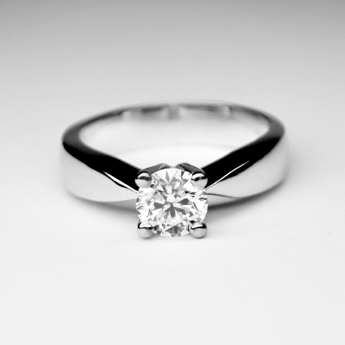 Solitario con diamante da collezione 0,50 carati colore F purezza IF