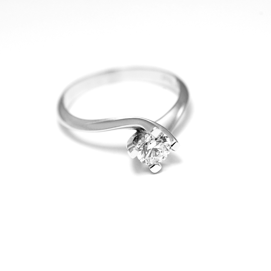 anello-solitario-valentino-0-45-carati-h-vs2-fidanzamento