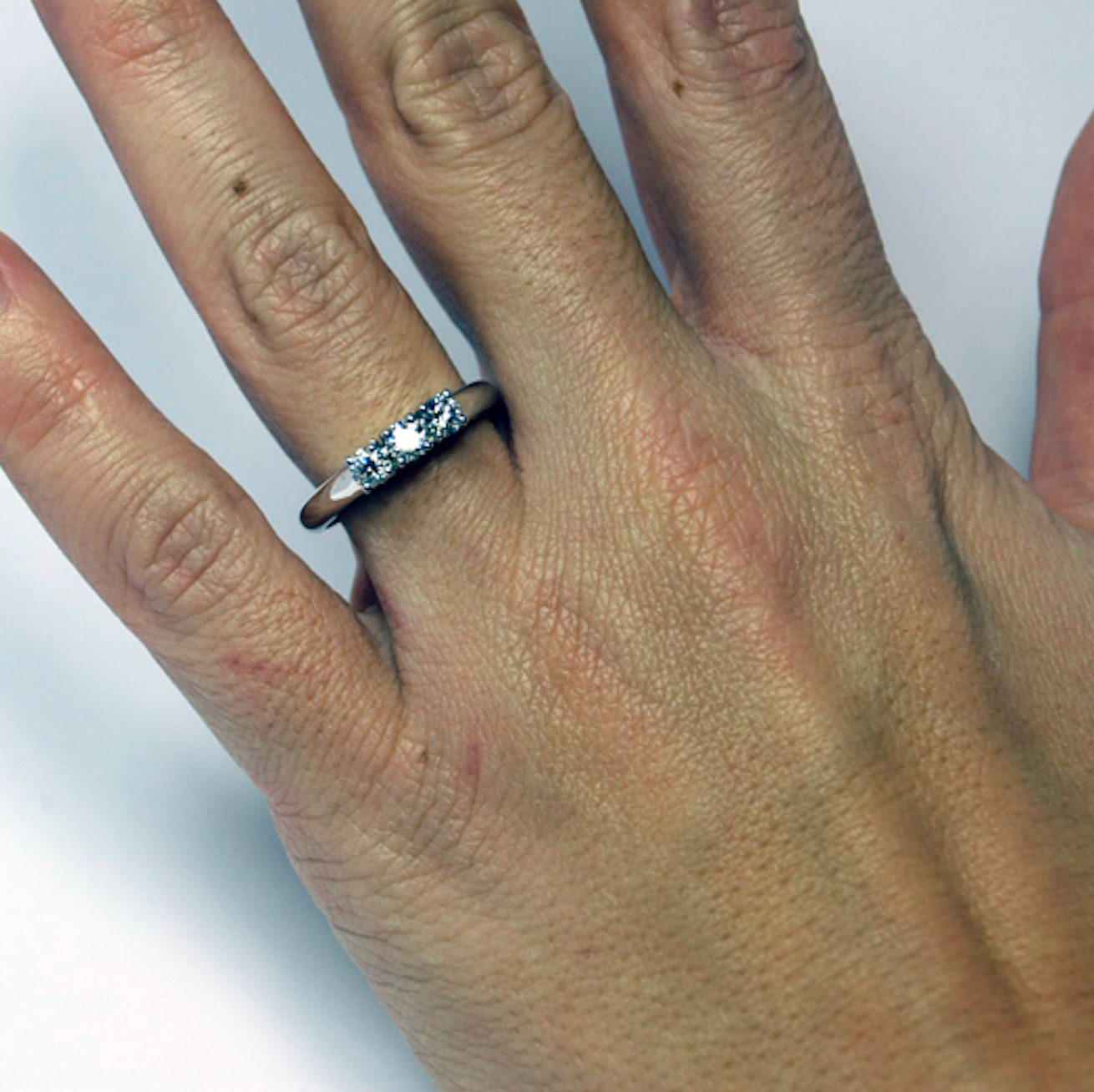 anello-trilogy-0-39-carati-colore-f-purezza-massima-1
