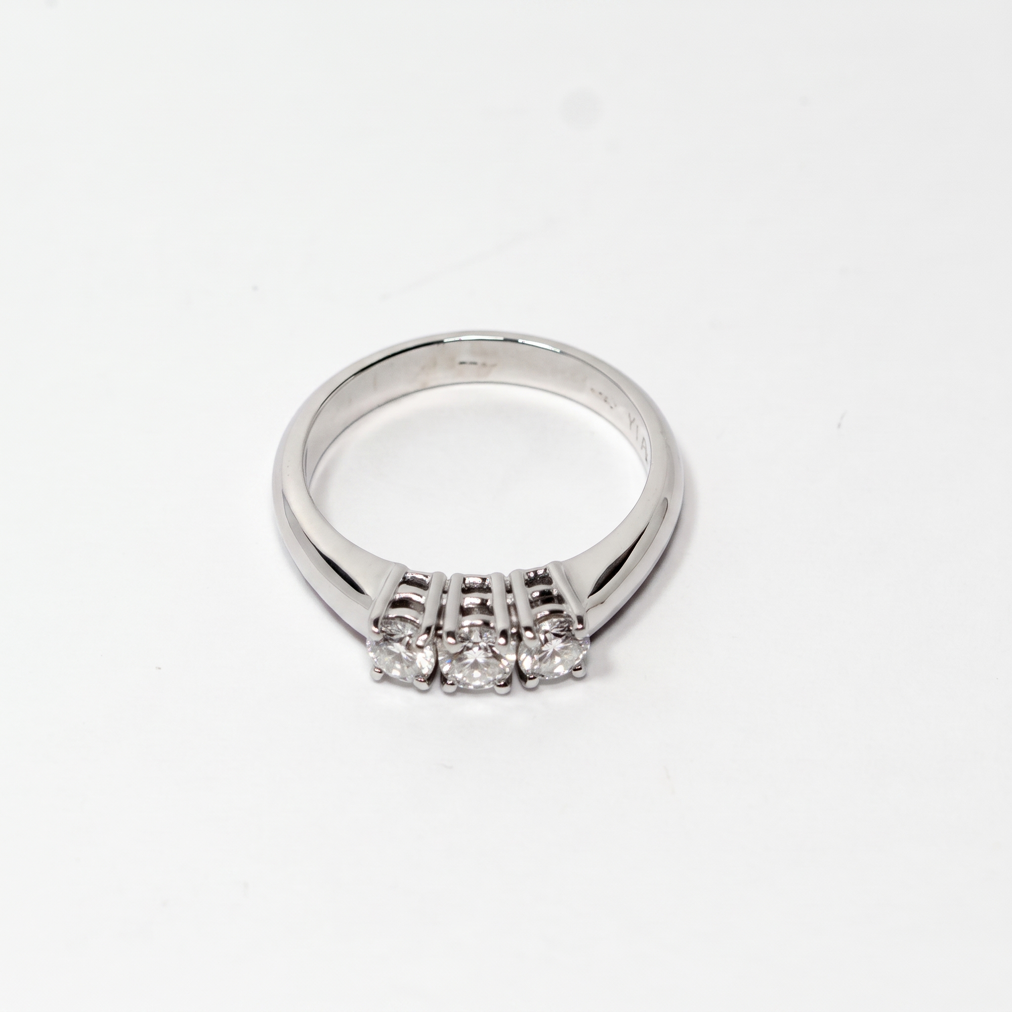 anello-trilogy-0-39-carati-colore-f-purezza-massima-3