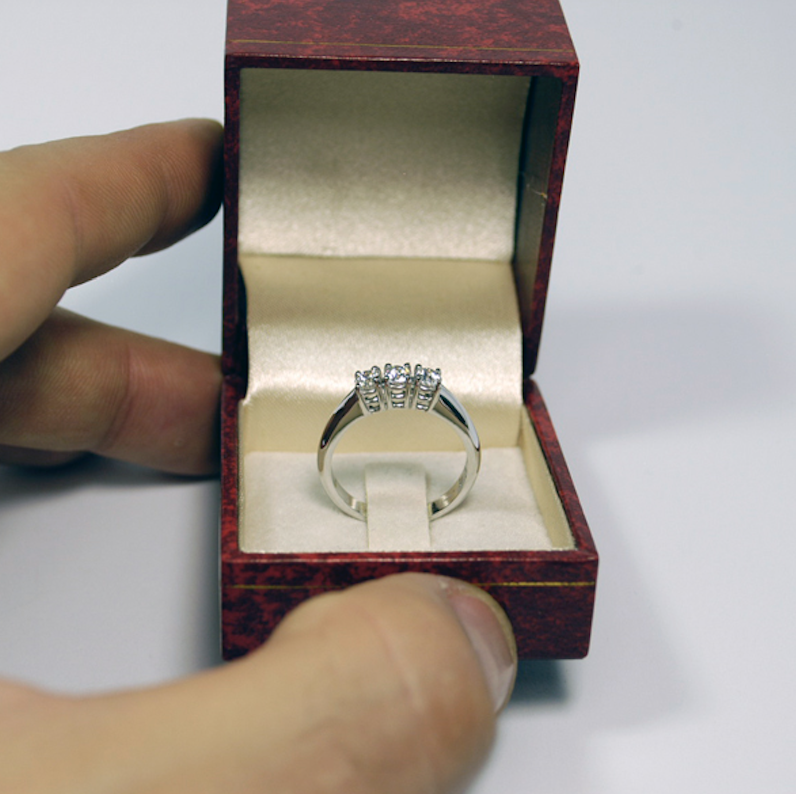 anello-trilogy-0-39-carati-colore-f-purezza-massima-4