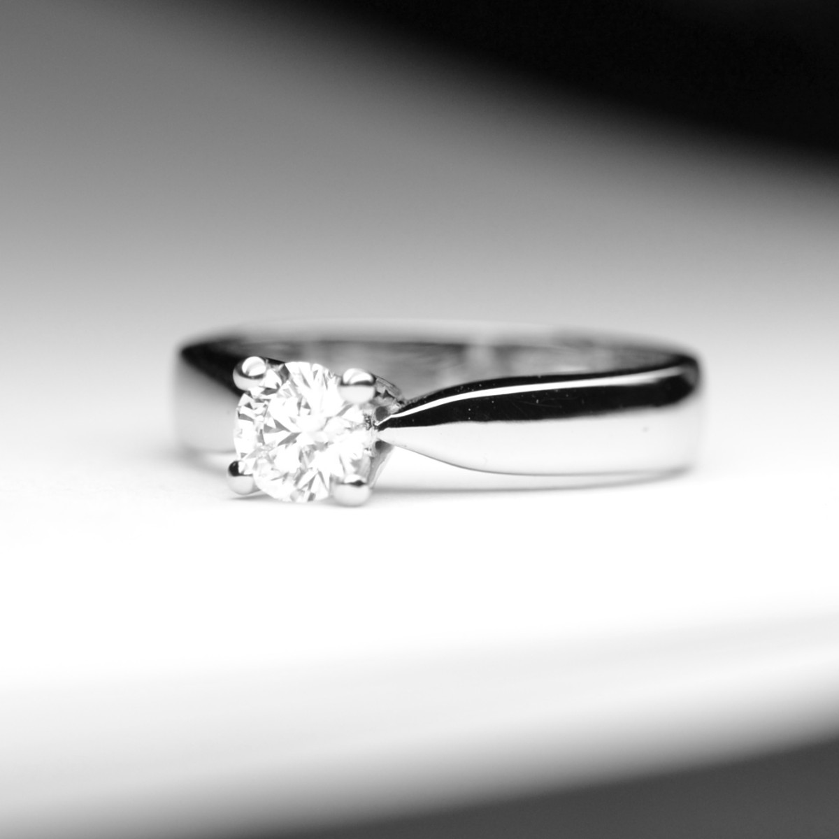 Anello con Diamante 0,45 carati colore E purezza VVS1