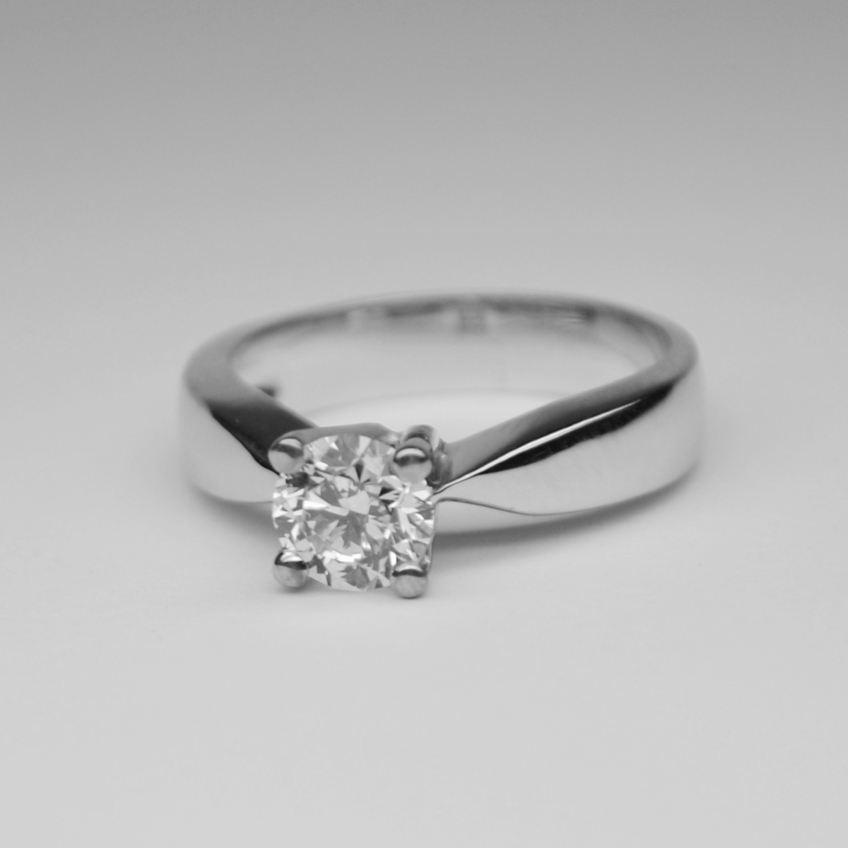 Solitario con Diamante di 0.40 carati colore D purezza VS2