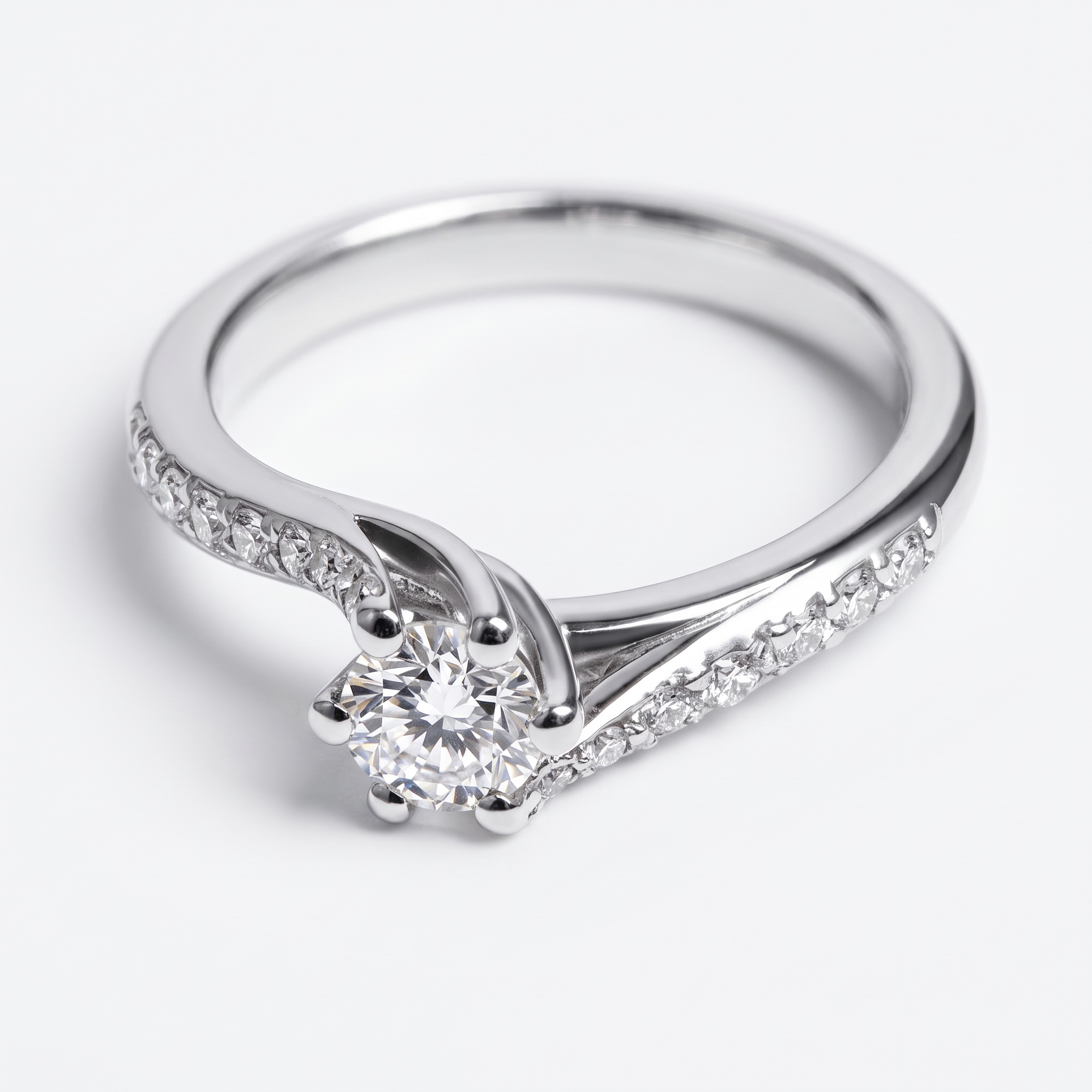 solitario-con-diamanti-laterali-0-60-carati-f-vvs1-1