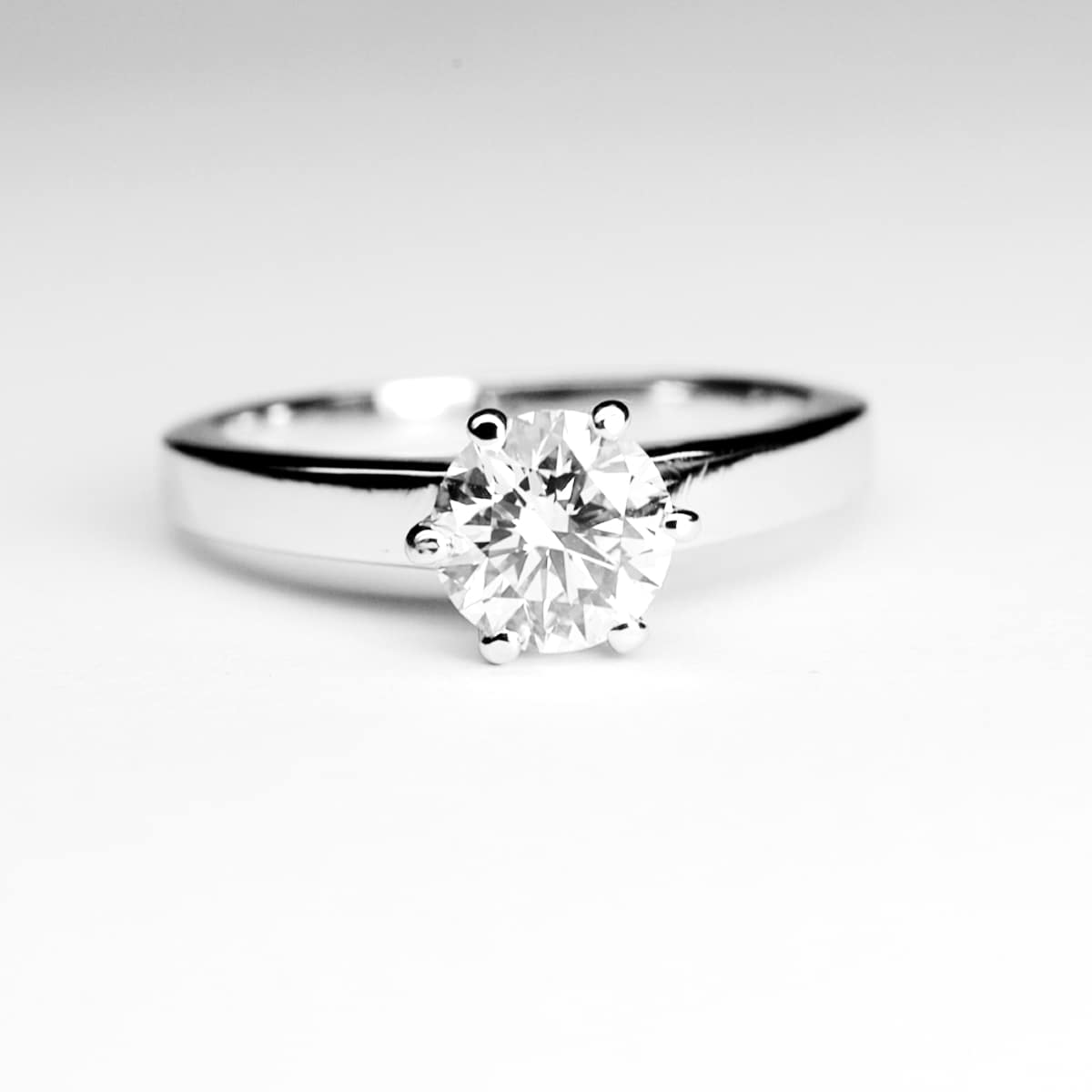 Solitario di 1 Carato colore I purezza VS2