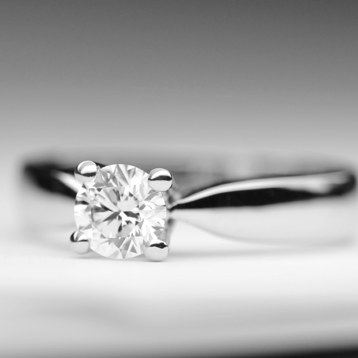 Solitario Diamante di 0.40 carati colore F purezza IF GIA