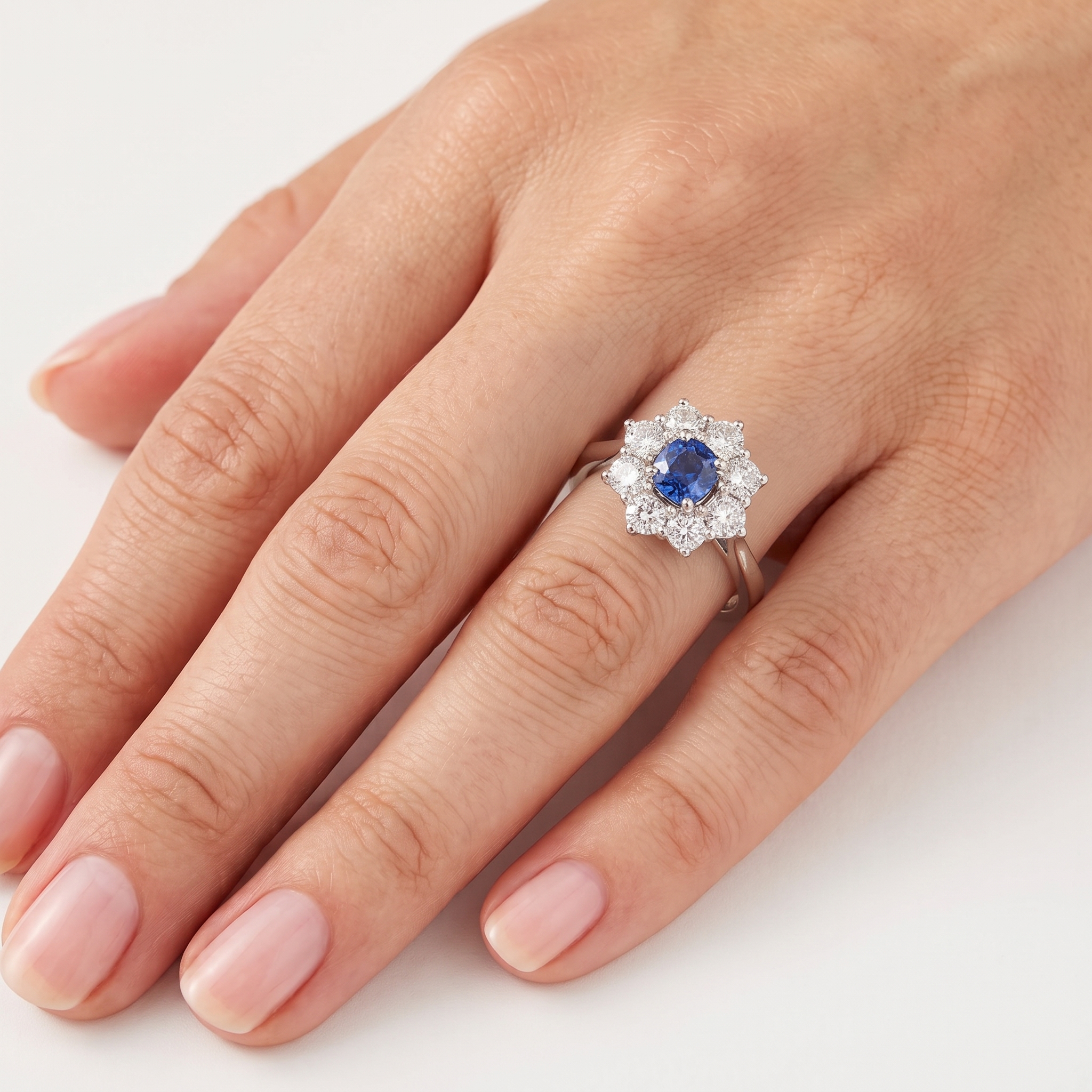 anello-fiore-zaffiro-e-diamanti-per-anniversario