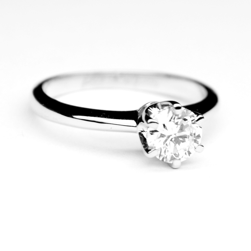 proposta-matrimonio-anello-di-fidanzamento-0-60-carati-d-vvs1-gia
