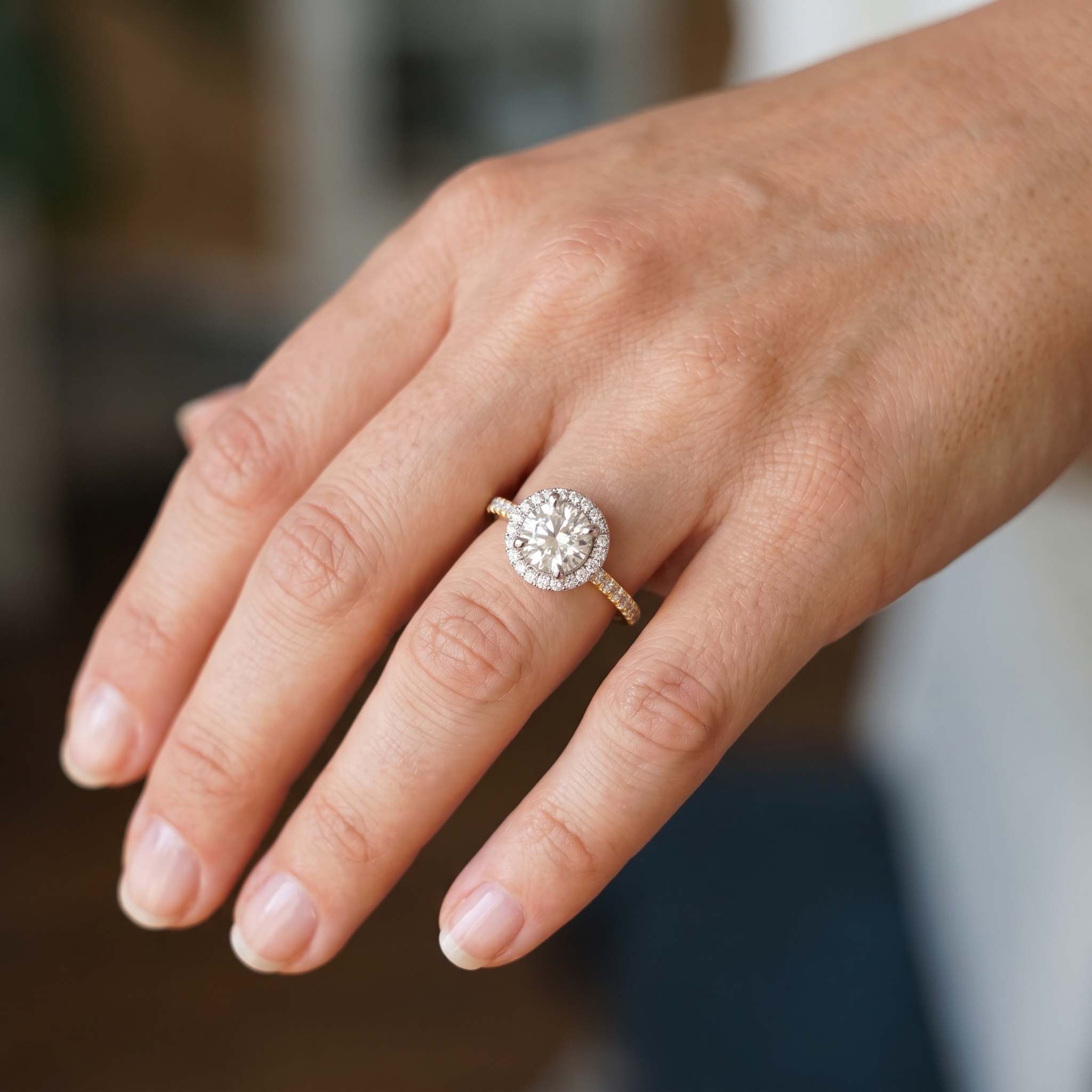 anello-modello-milano-1-carato-d-if-gia-america-su-mano