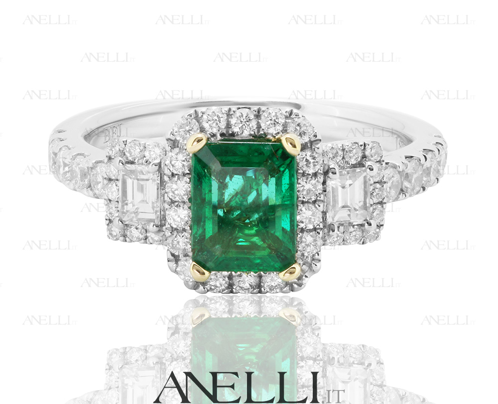 Emerald,Ring,With,Diamonds,Wedding,Jewelry