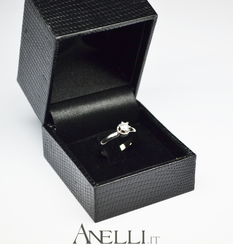 Anello Solitario 0,18 carati F-VVS1-6