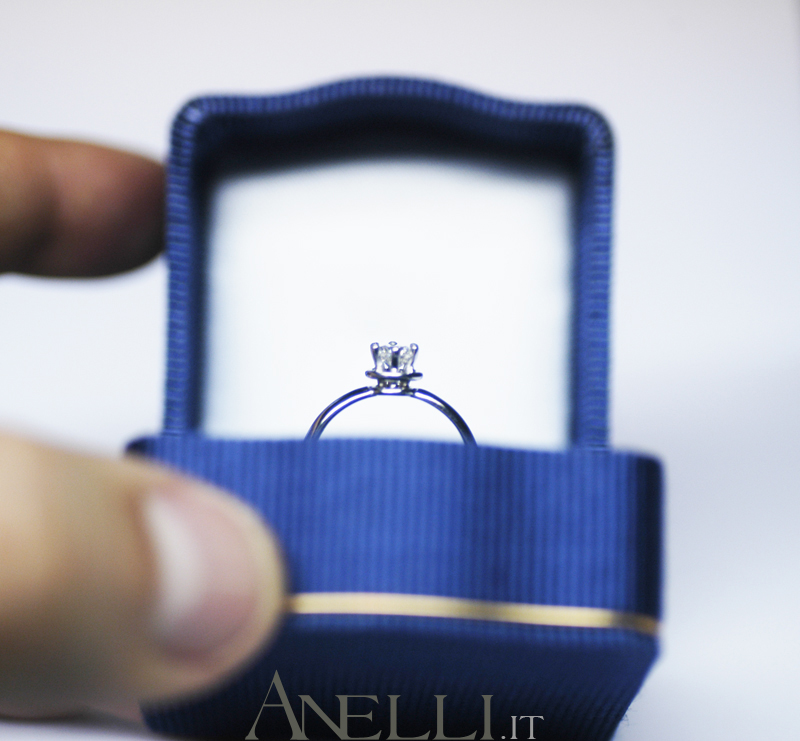 Anello Solitario 6 griffe 0,28 carati F-VVS18
