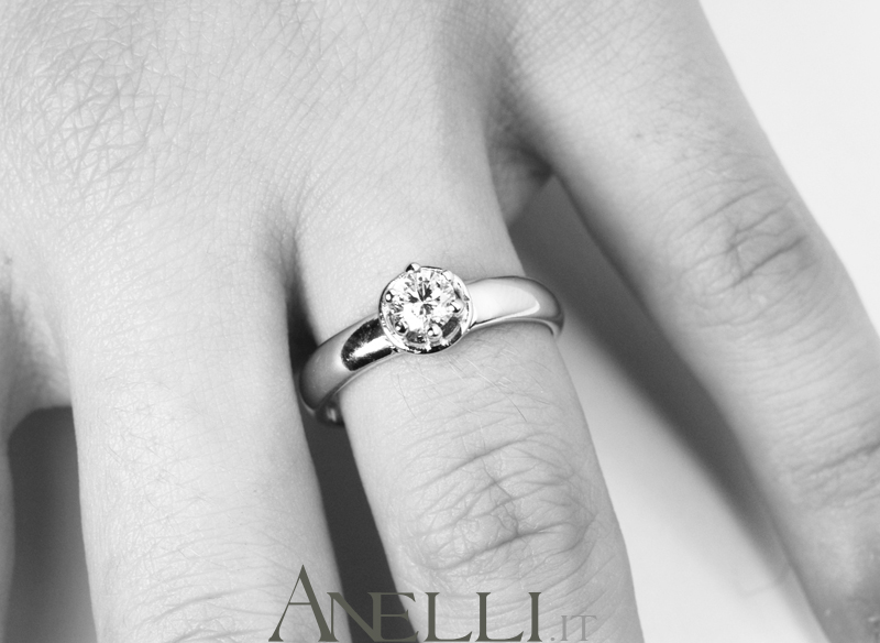 Anello Solitario 6 griffe 0,30 carati G-VS1m2