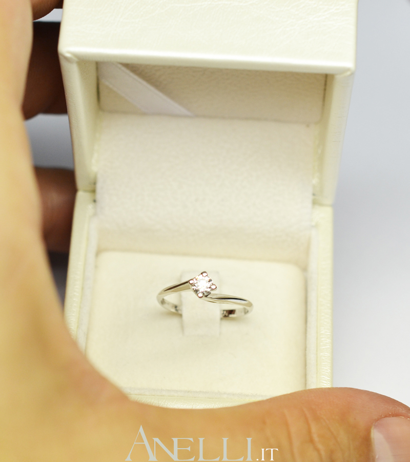 Anello Solitario Valentino 0,25 carati E-VVS113