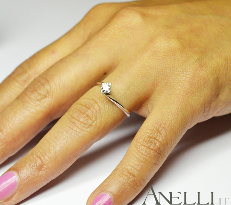 Anello Solitario Valentino 0,25 carati E-VVS1A