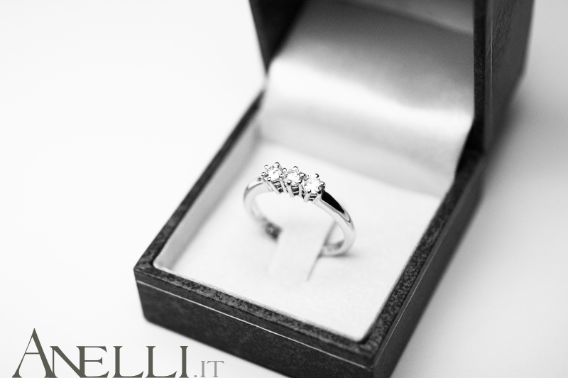 Anello-Trilogy-0-33-carati-Colore-F-Purezza-massima-2