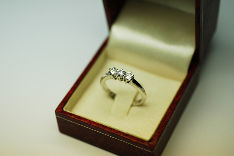 Anello-Trilogy-0-33-carati-Colore-F-Purezza-massima-2