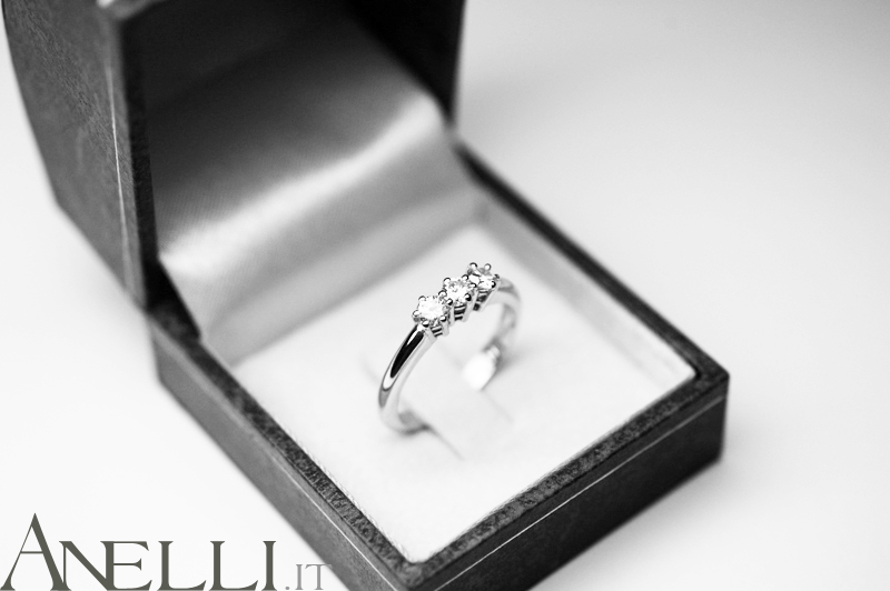 Anello-Trilogy-0-33-carati-Colore-F-Purezza-massima-3