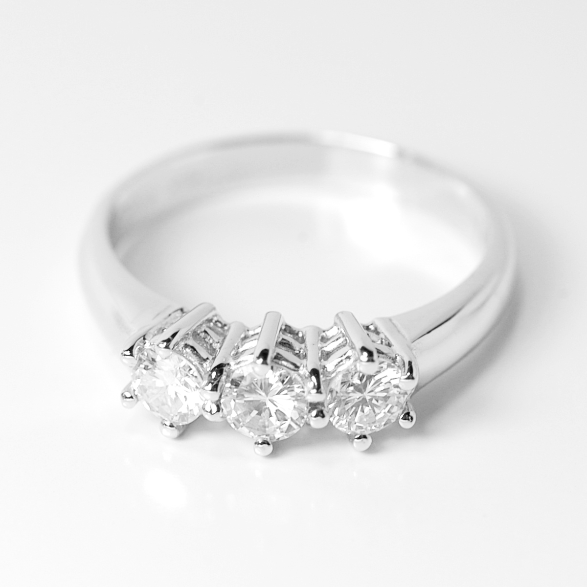 Anello Trilogy 0.84 ct D-VS1 GIA
