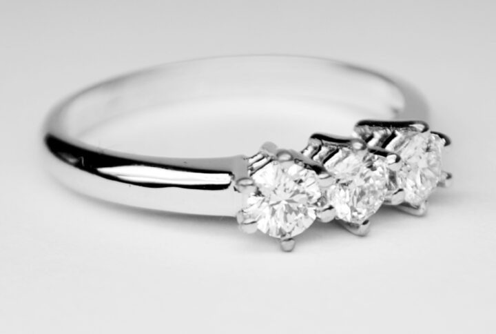 Anello Trilogy 0,60 carati (H-VS2)