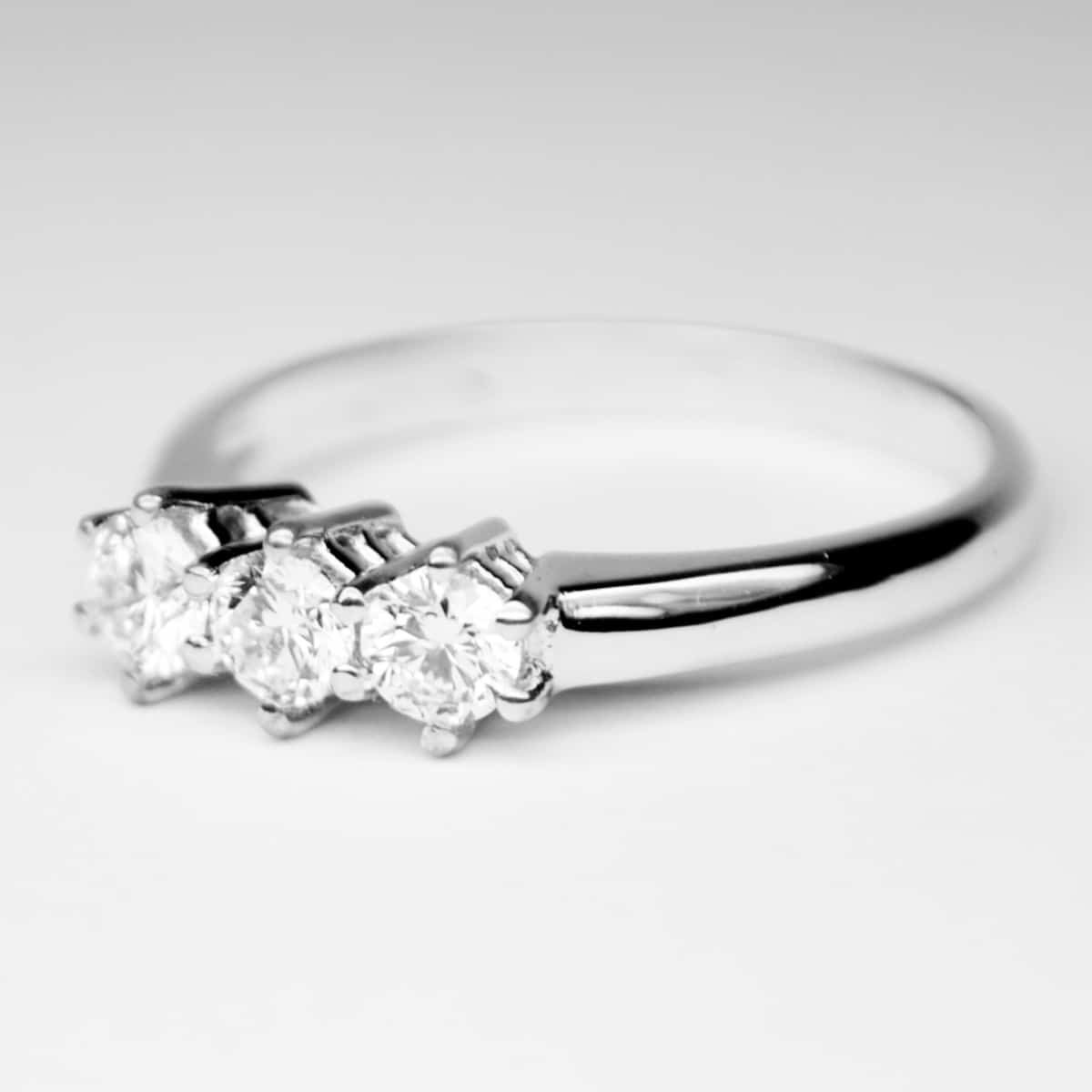 Anello Trilogy 0,75 ct colore E purezza VVS1 GIA