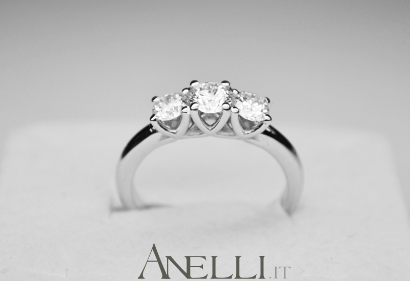 Anello Trilogy 0,85 carati colore F purezza IF-4
