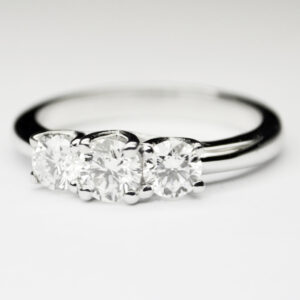 Anello Trilogy 0,85 carati colore F purezza IF GIA