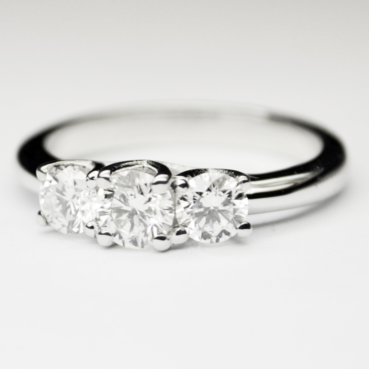 Anello Trilogy 0,85 carati colore F purezza IF GIA
