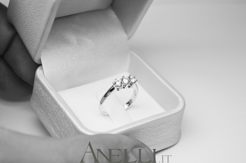 Anello Trilogy Diamanti 0,60 carati G-IF 4