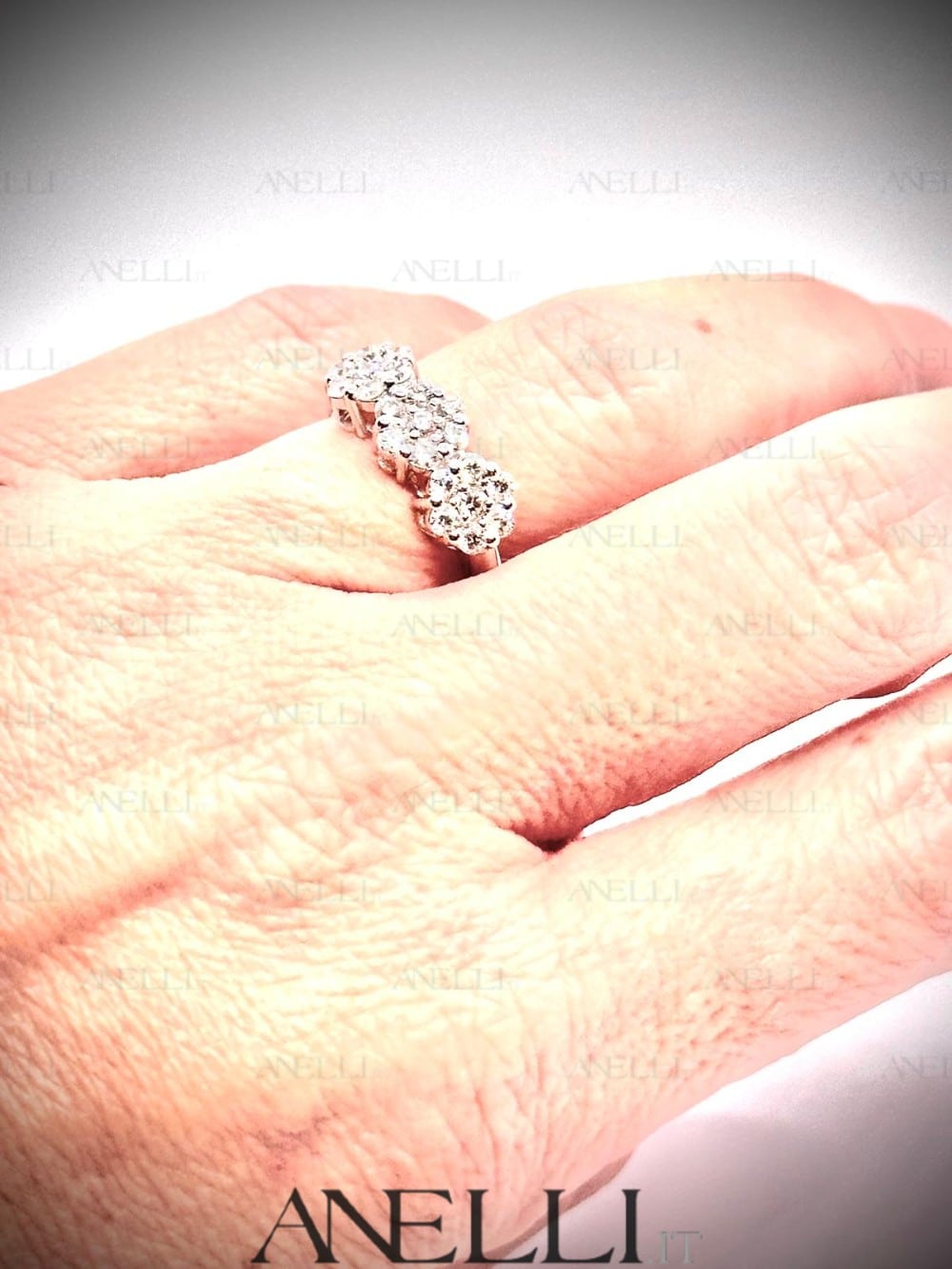 Anello Trilogy Magic su Mano