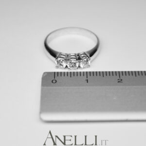 Anello Trilogy con Diamanti E-IF (0,51)1