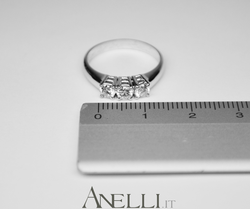 Anello Trilogy con Diamanti E-IF (0,51)1