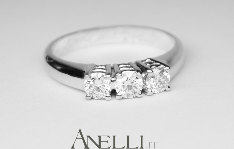 Anello Trilogy con Diamanti E-IF (0,51)3