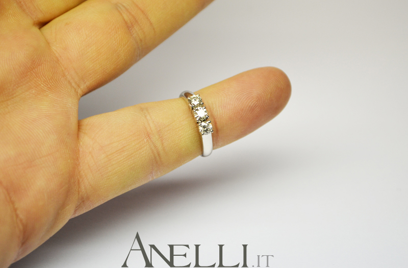 Anello Trilogy con Diamanti E-IF (0,51)4