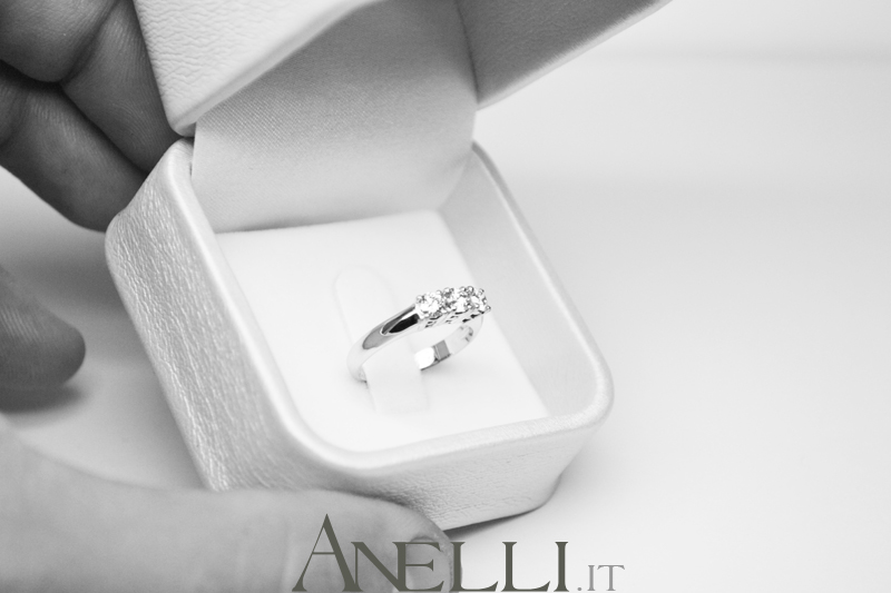 Anello Trilogy con Diamanti E-IF (0,51)6
