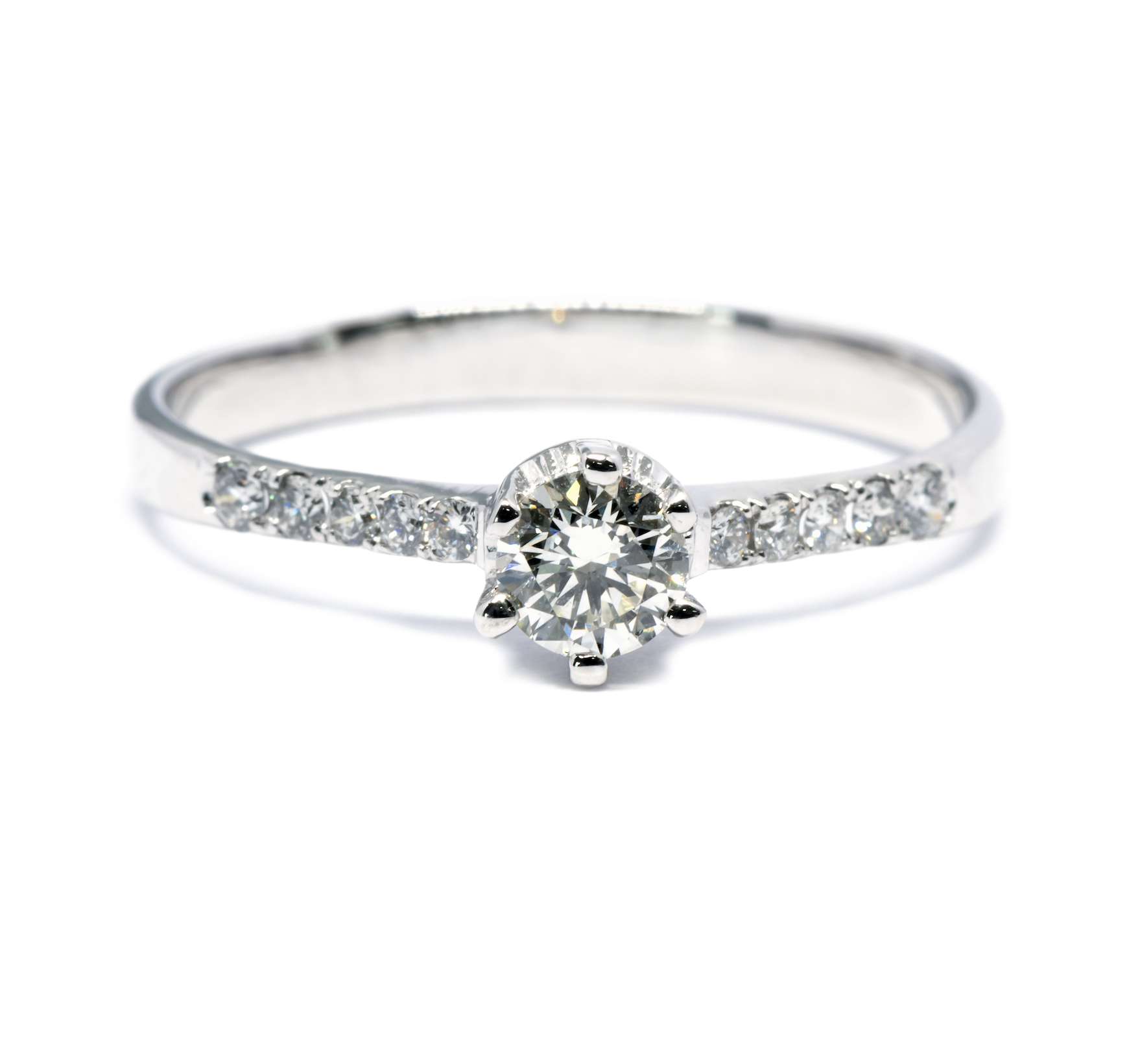 Anello-fidanzamento-diamanti-laterali
