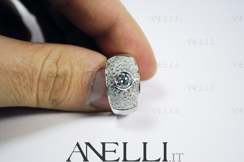 Anello-pavè-con-solitario-centrale-11