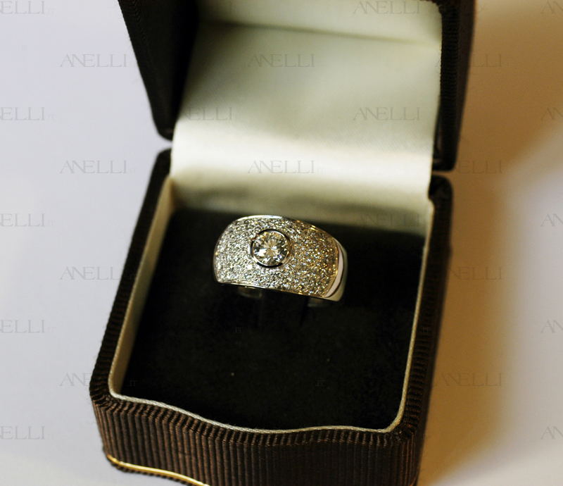 Anello-pavè-con-solitario-centrale-2