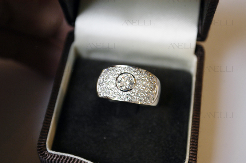 Anello-pavè-con-solitario-centrale-3
