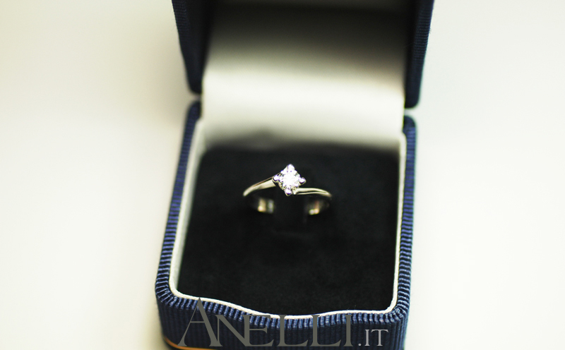 Anello-solitario-con-diamante-di-0-60-carati-F-VS1-5