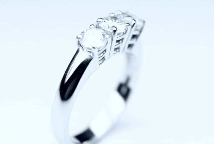 Trilogy Diamanti 0.75 carati colore E purezza VS1 GIA
