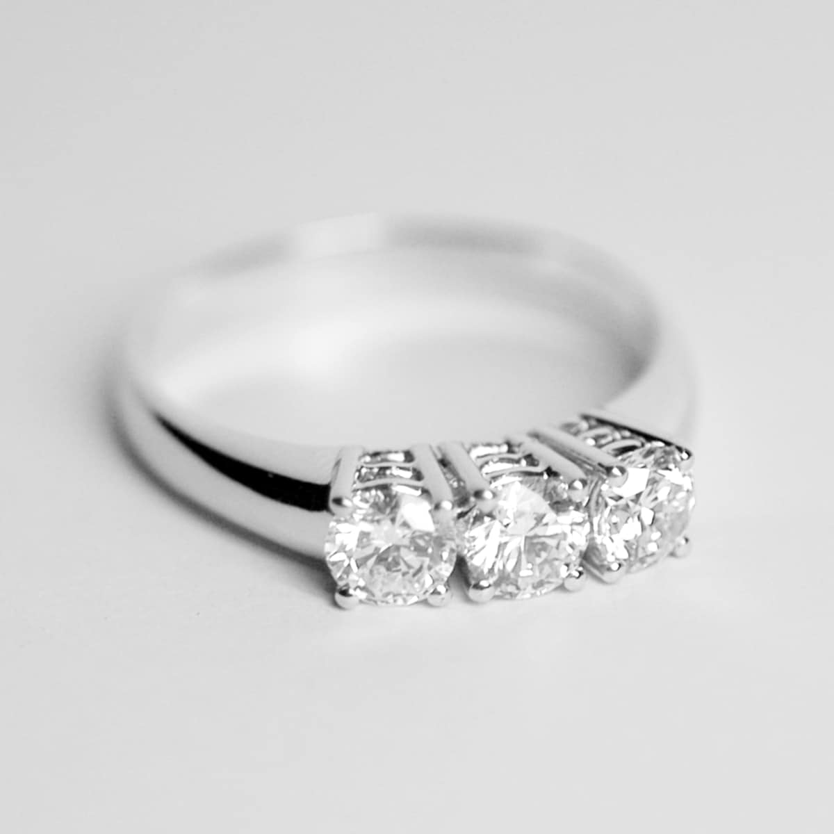 Trilogy Diamanti 0.75 carati colore E purezza VS1 GIA