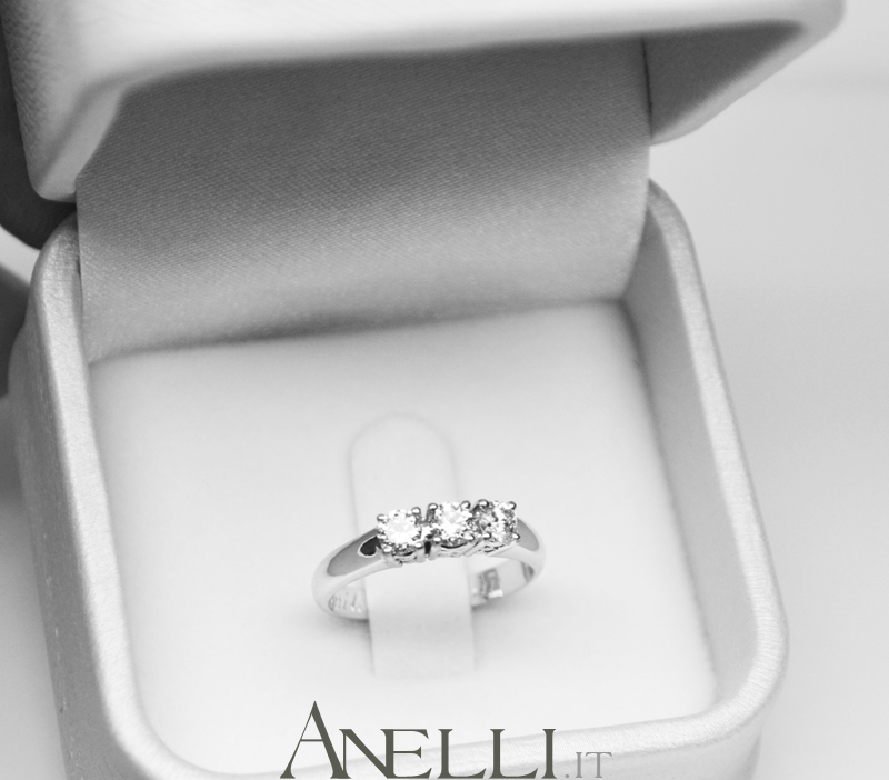Trilogy con Diamanti F-IF (0,51 ct)-18