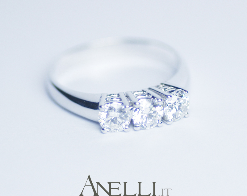 anello-3-diamanti-0-54-carati-d-vvs1