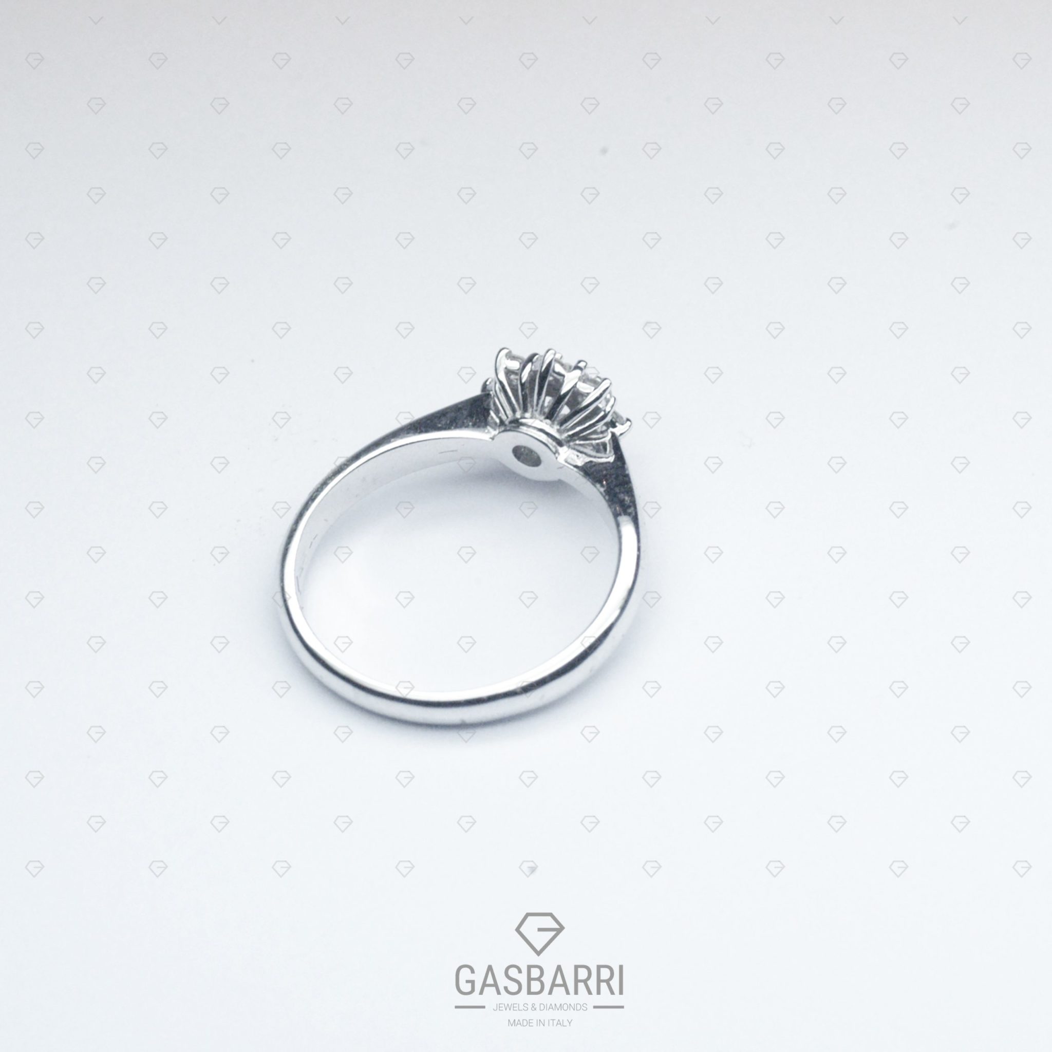 anello-a-fiore-con-diamanti-3