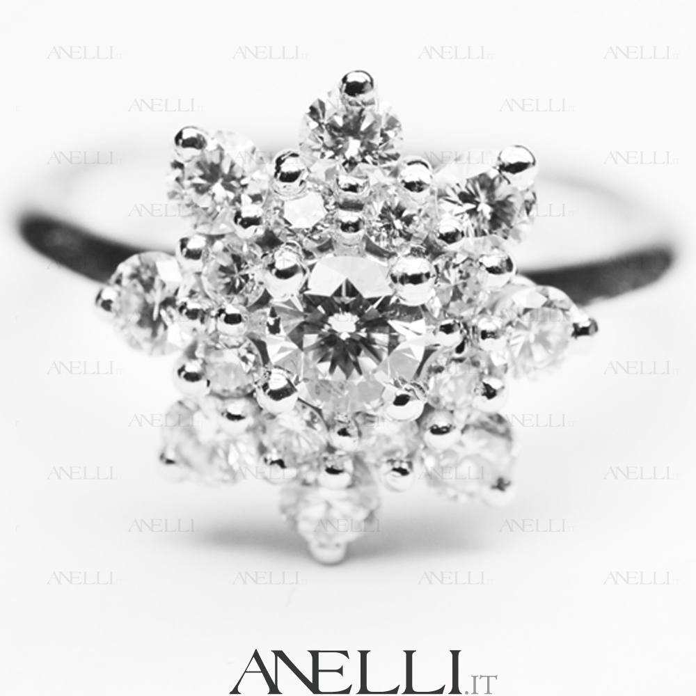 anello-a-forma-di-fiore-con-diamanti